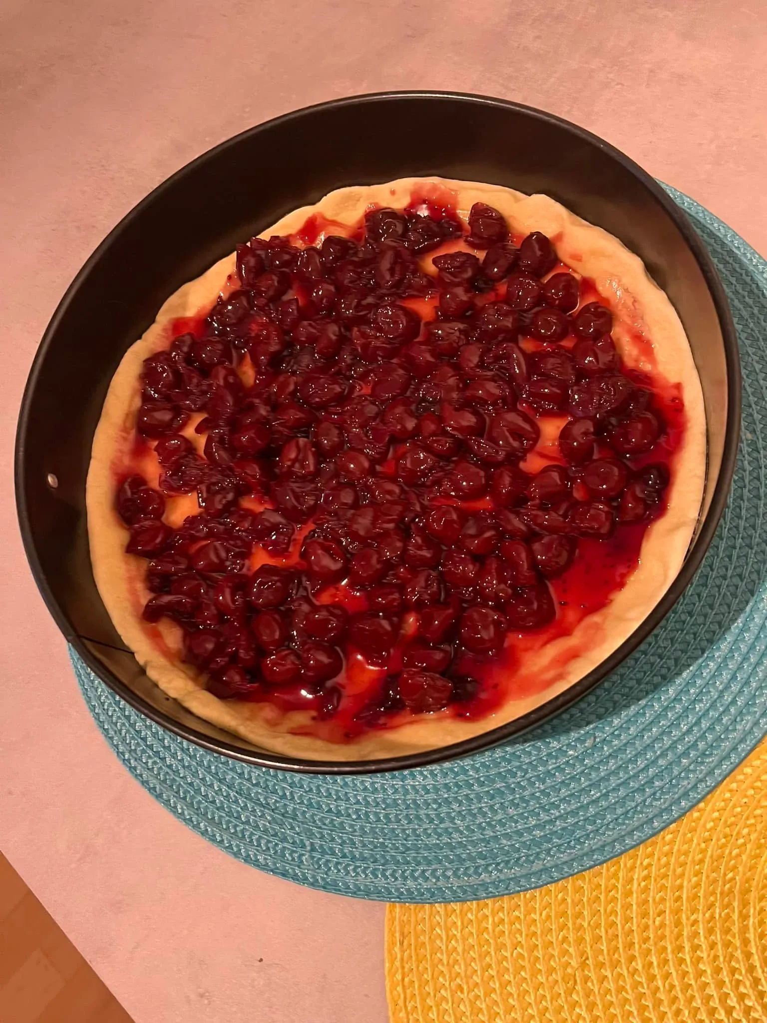 Paprastas senovinis trupininis vyšnių pyragas su varške