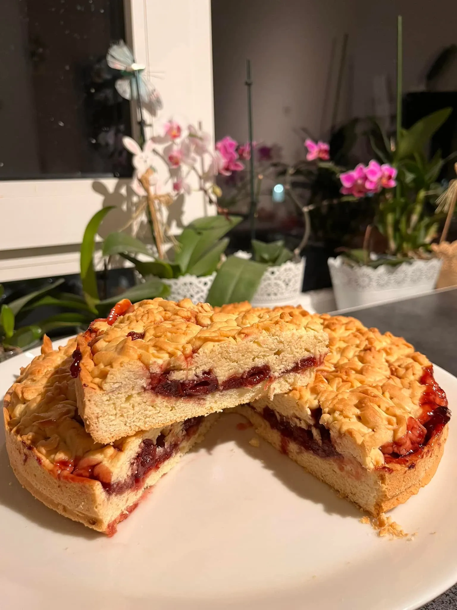 Paprastas senovinis trupininis vyšnių pyragas su varške