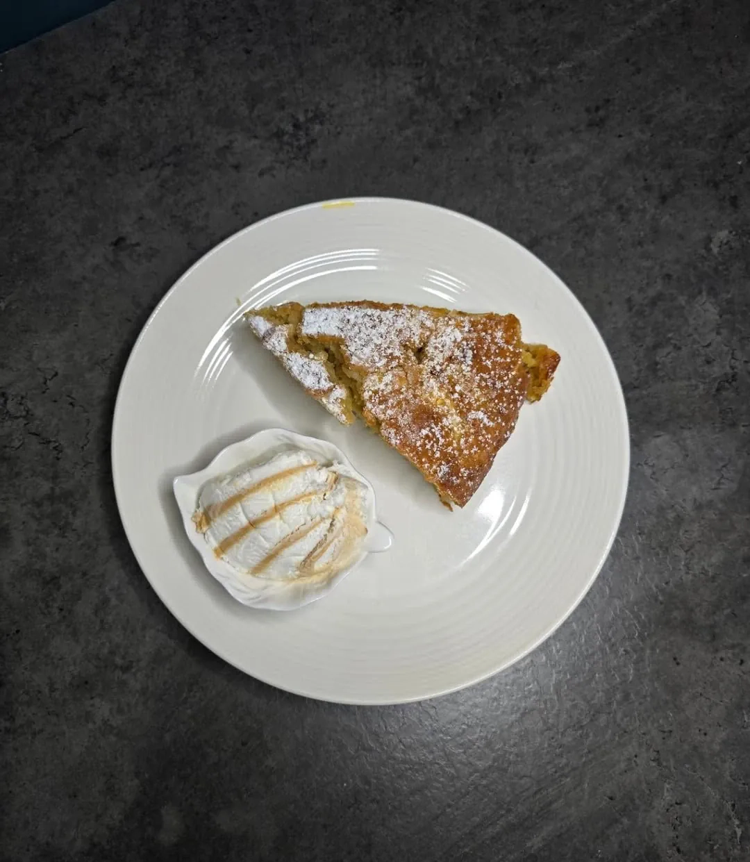 Labai paprastas, bet neapsakomai gardus obuolių pyragas pagal Beatą