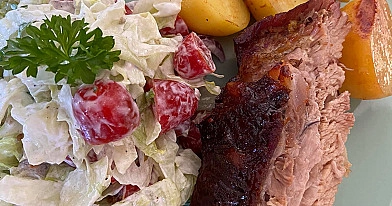 Orkaitėje kepti kiaulienos šonkauliukai su medumi ir garstyčiomis