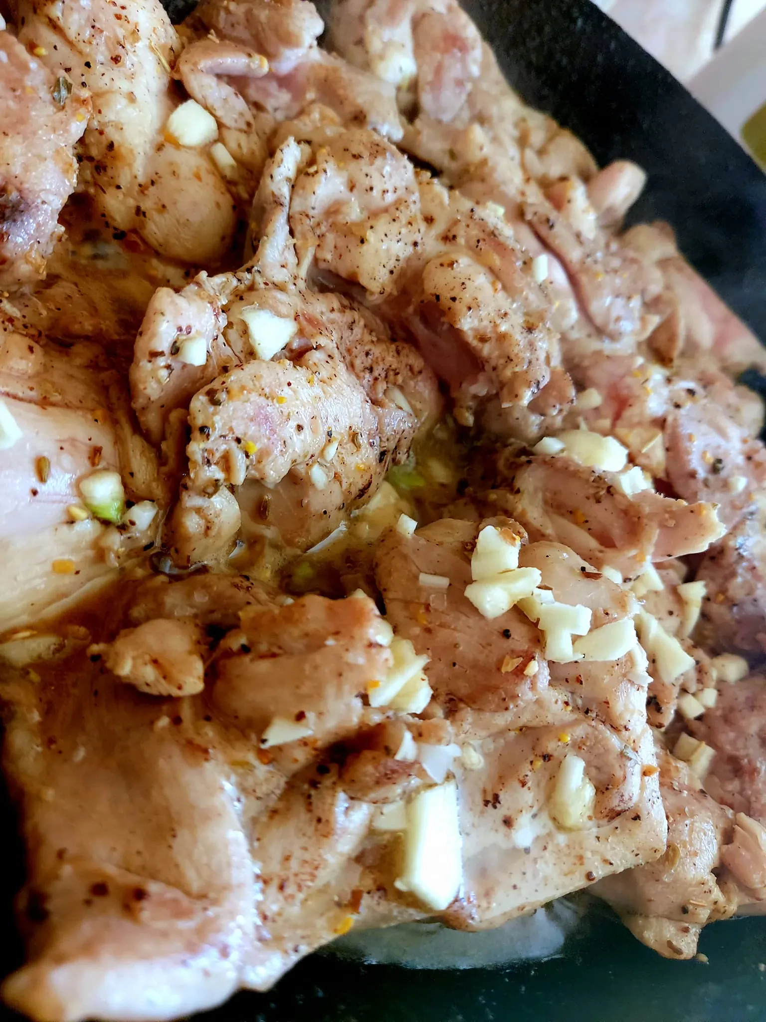 Vištienos kumpeliai, grietinėlės padaže