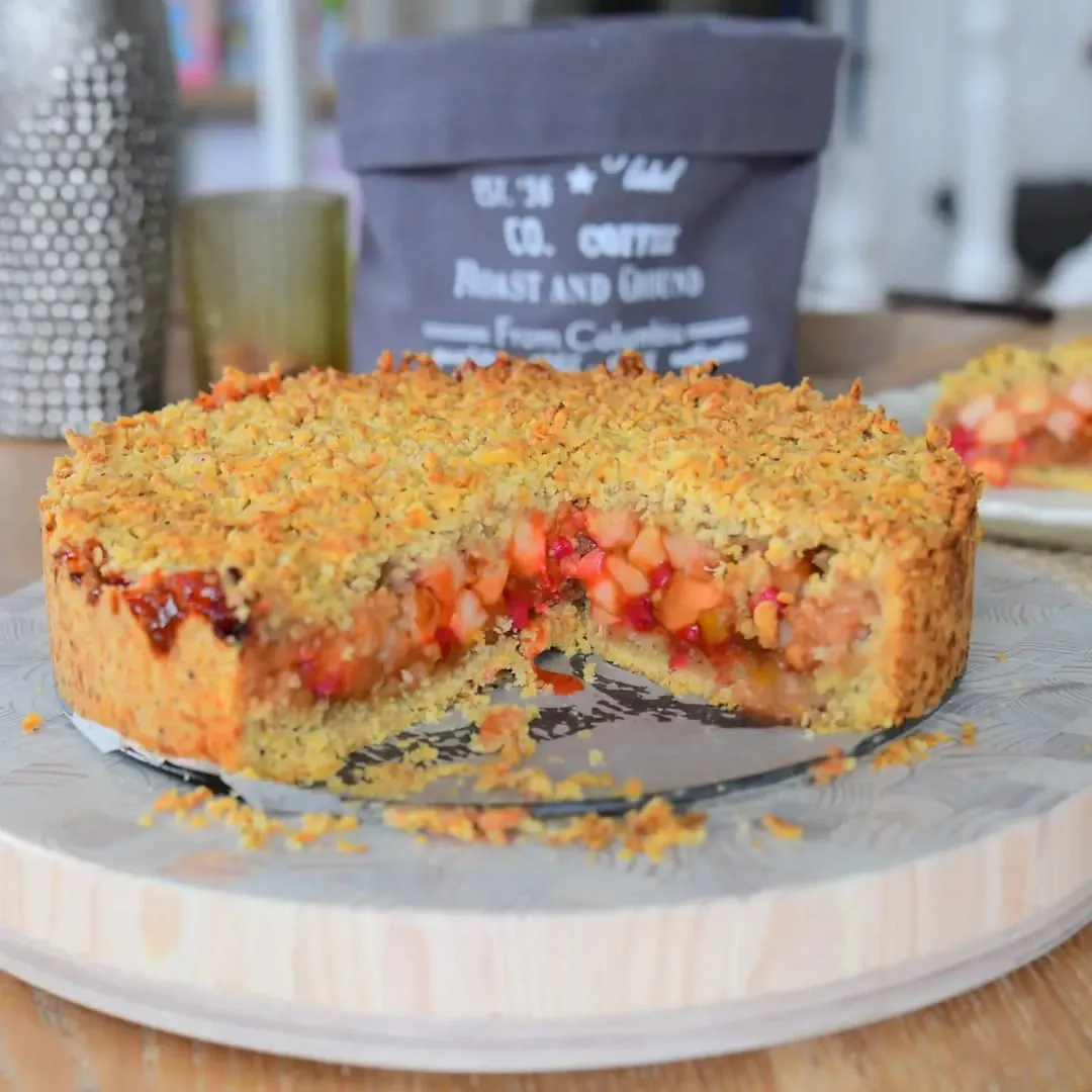 Karolio obuolių pyragas su avietėmis