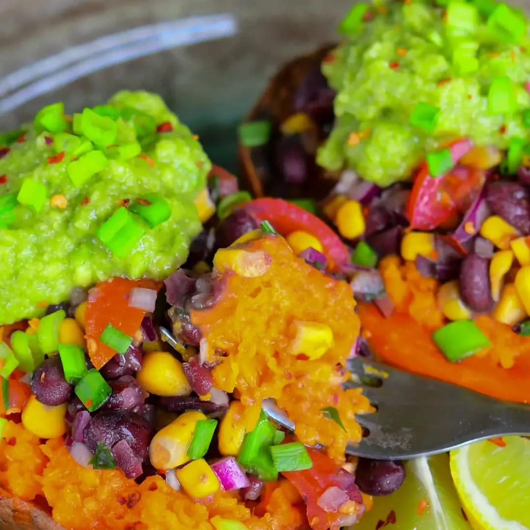 Tacos stiliumi įdarytos saldžiosios bulvės su pupelėmis ir kukurūzais 🌮🥔