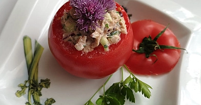 Pomidorai įdaryti tunu