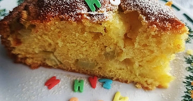 Drėgnas cinamoninis keksas su rabarbarais