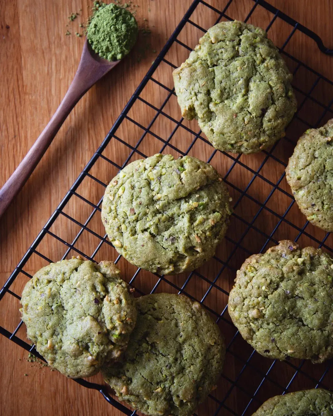 Lengvai padaromi žali sausainiai su matcha milteliais