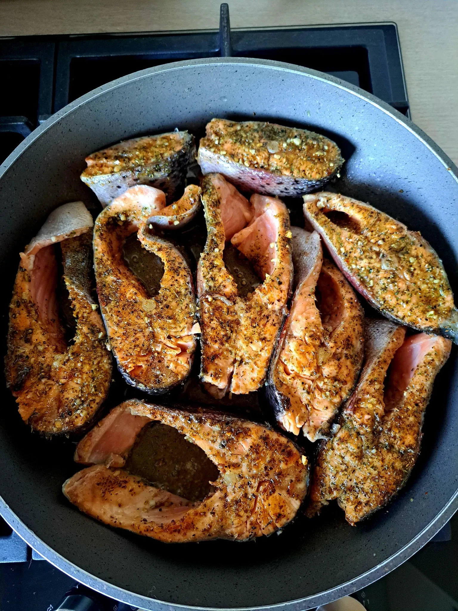 Keptas upėtakis kokosų pieno padaže