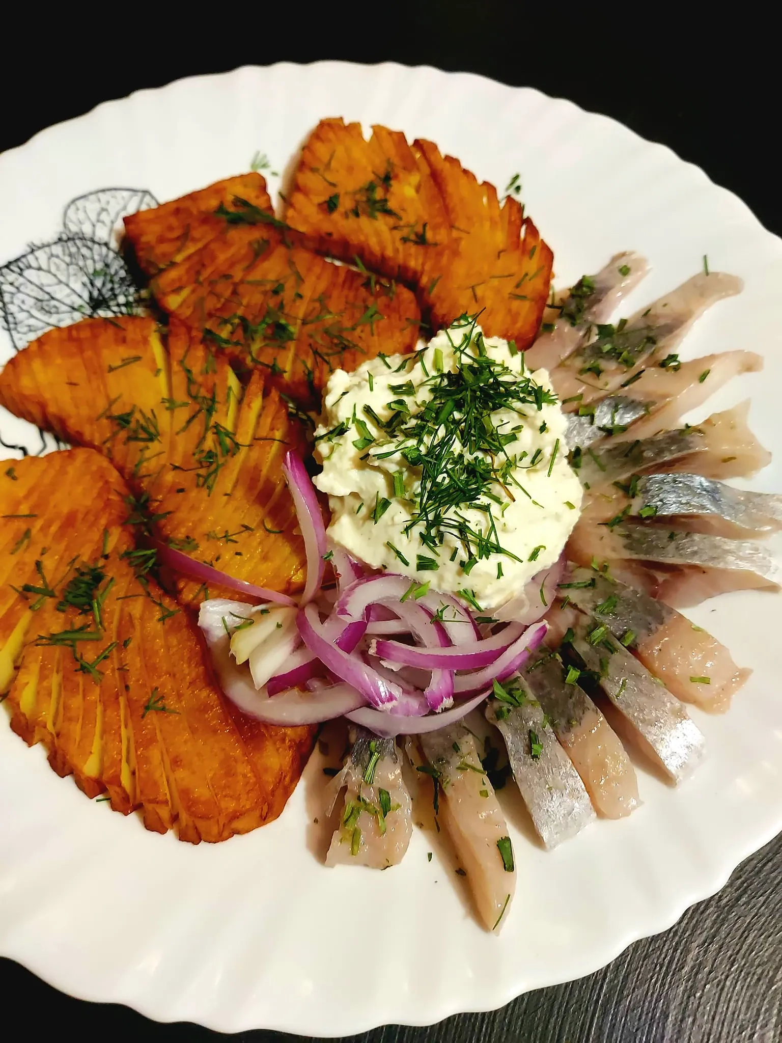 Keptos bulvės su silke ir kastiniu