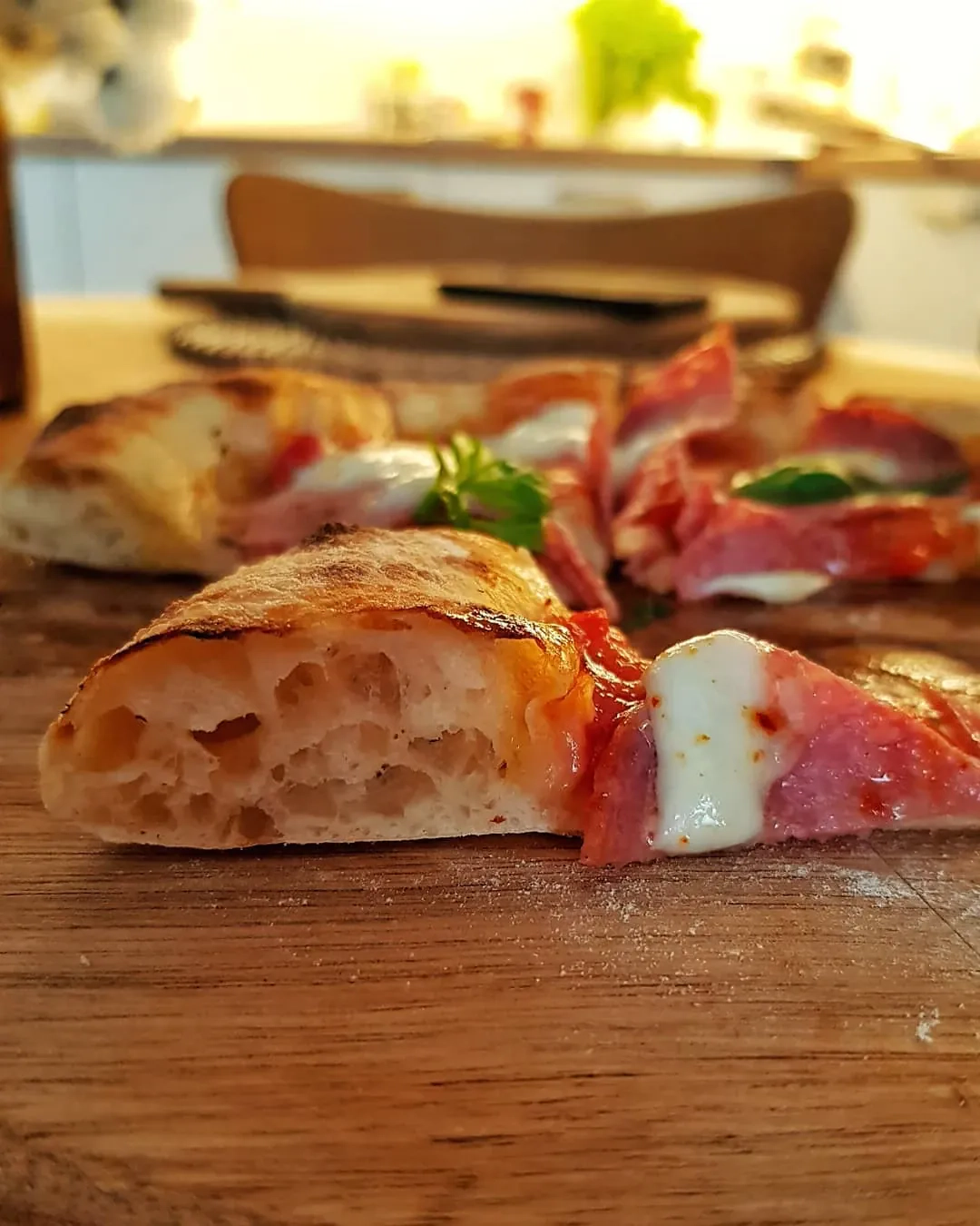 Neapolietiška pica su kumpiu