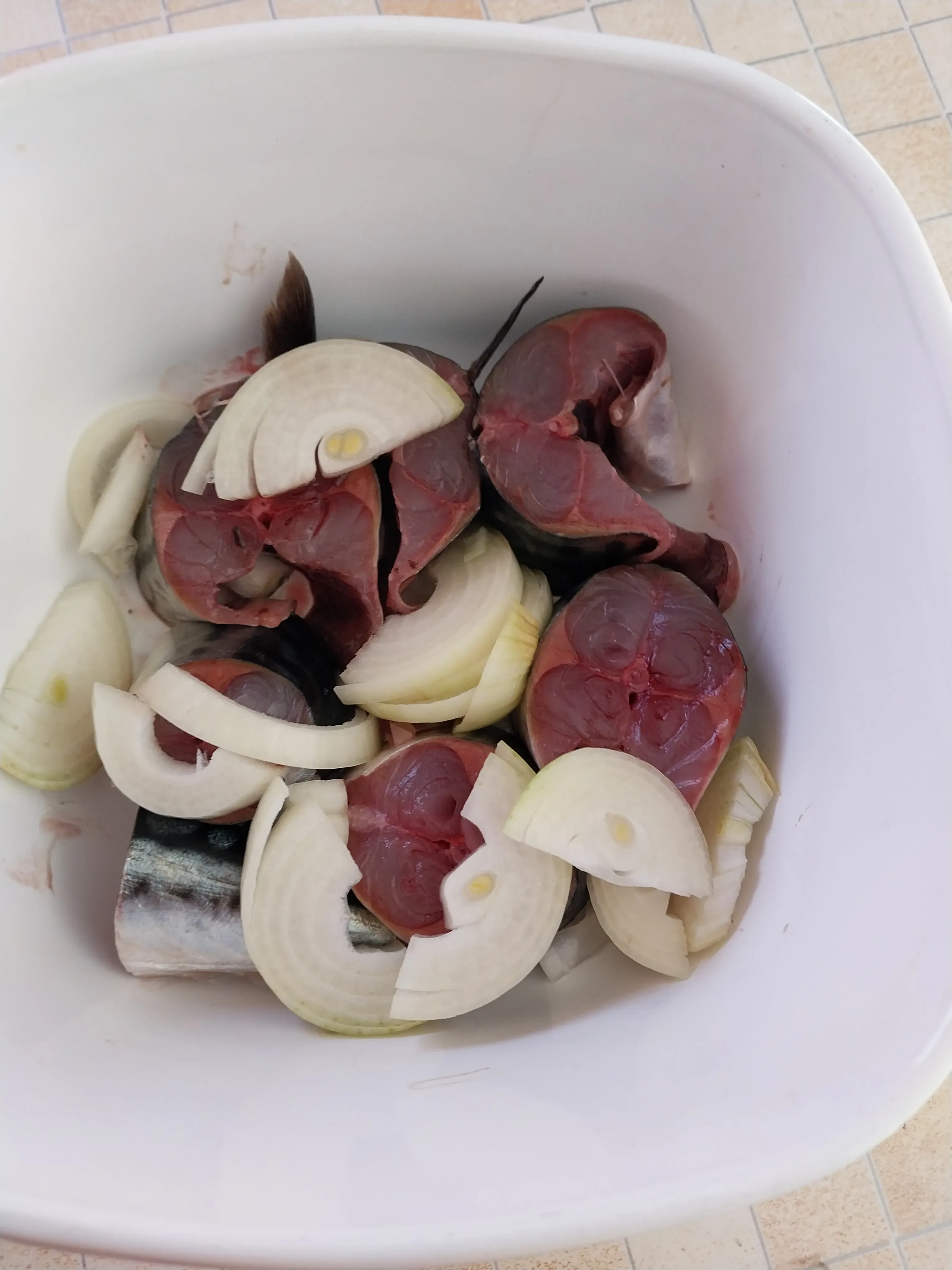 Marinuota skumbrė su actu