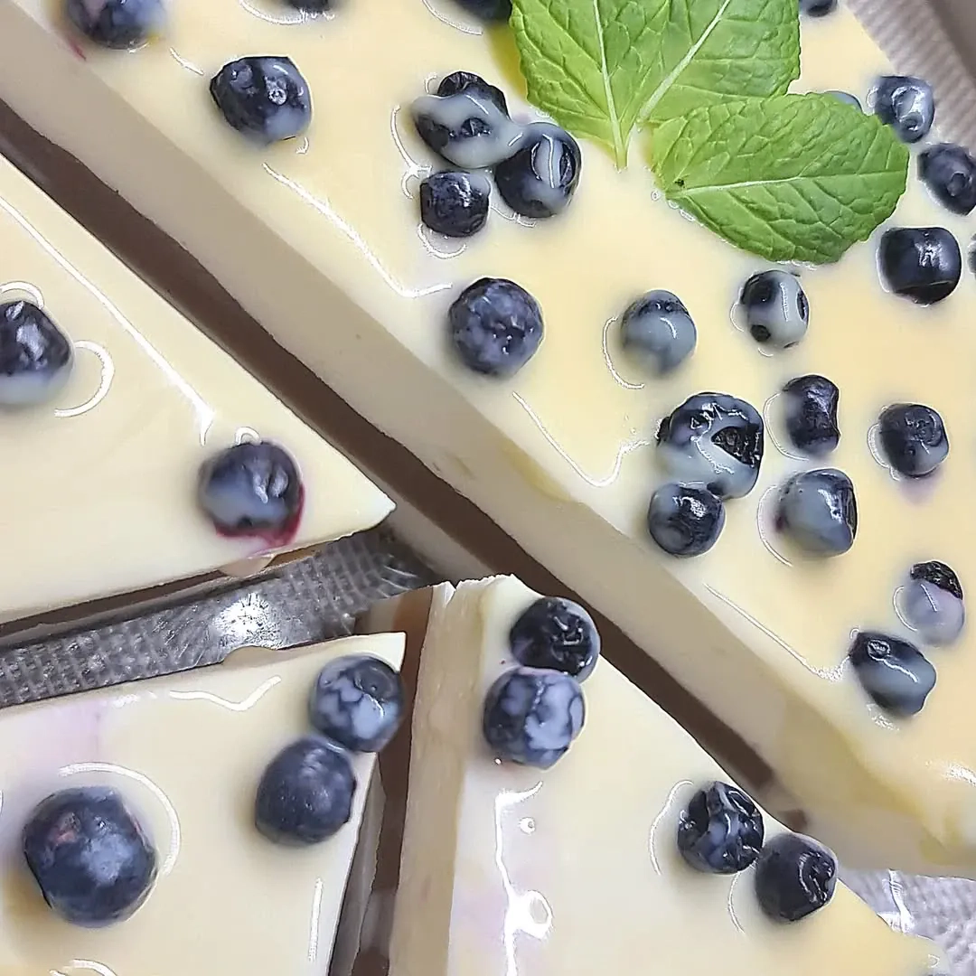 Lengvas mažai kaloringas vaisinis tortas su varške ir želatina be miltų