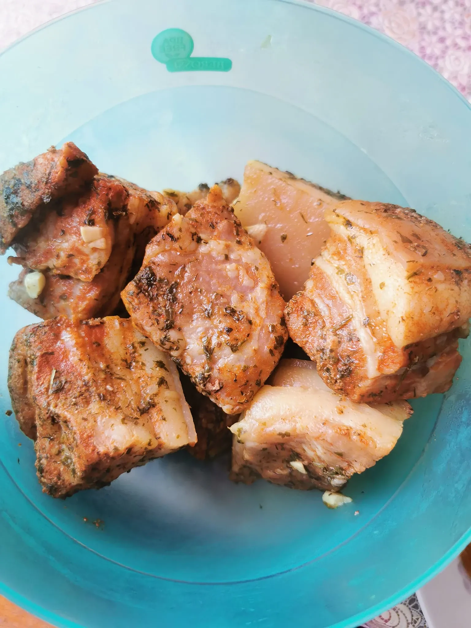 Sultinga virta kiaulienos šoninė su česnaku - tradicinis ukrainietiškas receptas