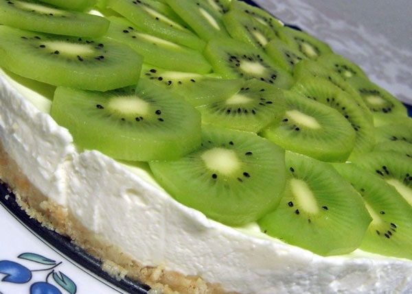 Rikotos sūrio (varškės) tortas su kiviais