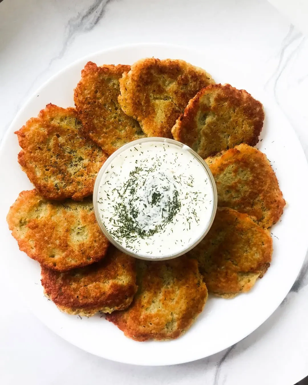 Ukrainietiški bulviniai blynai Deruny su svogūnais, miltais ir kiaušiniais