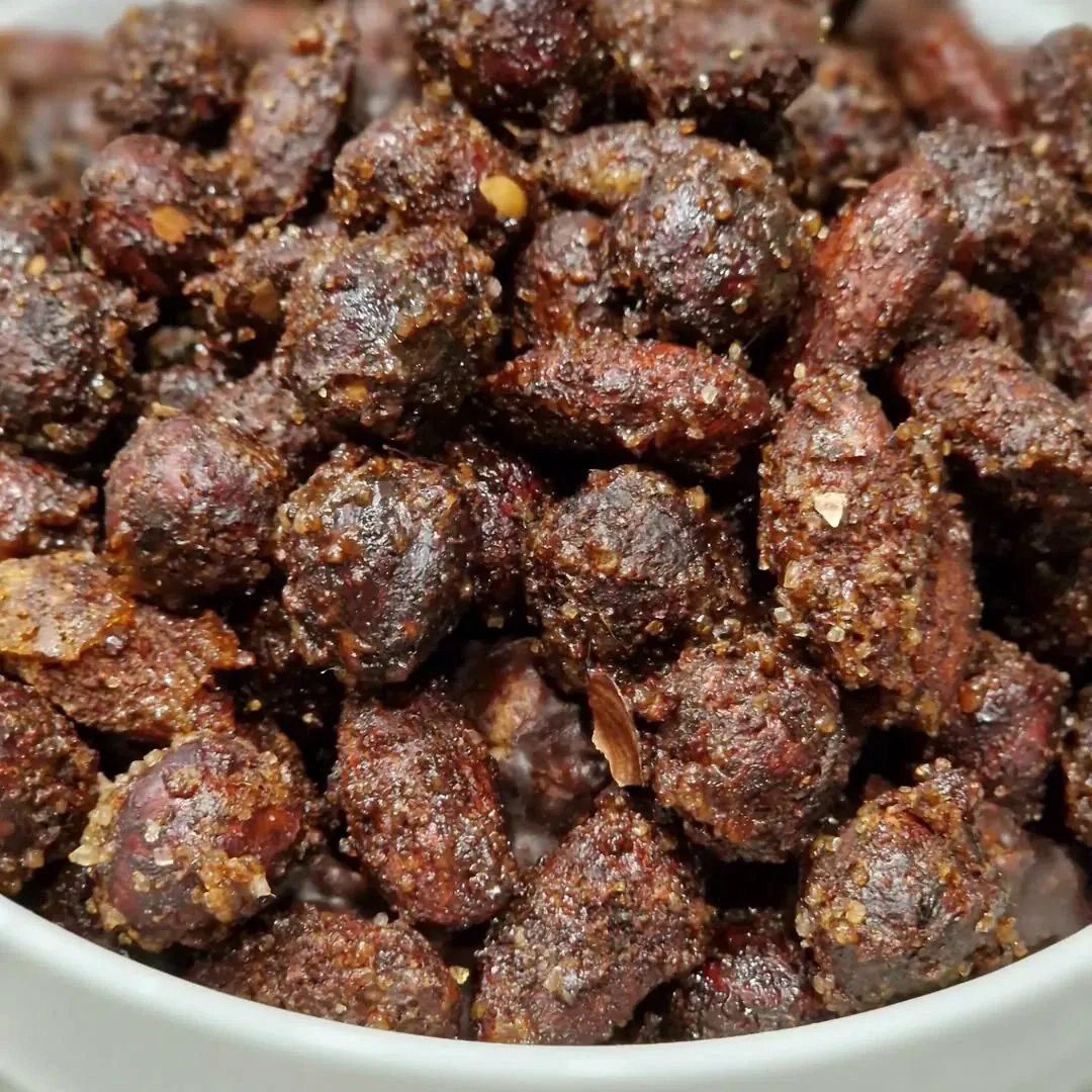 Karamelizuoti riešutai (migdolai ir lazdyno riešutai)