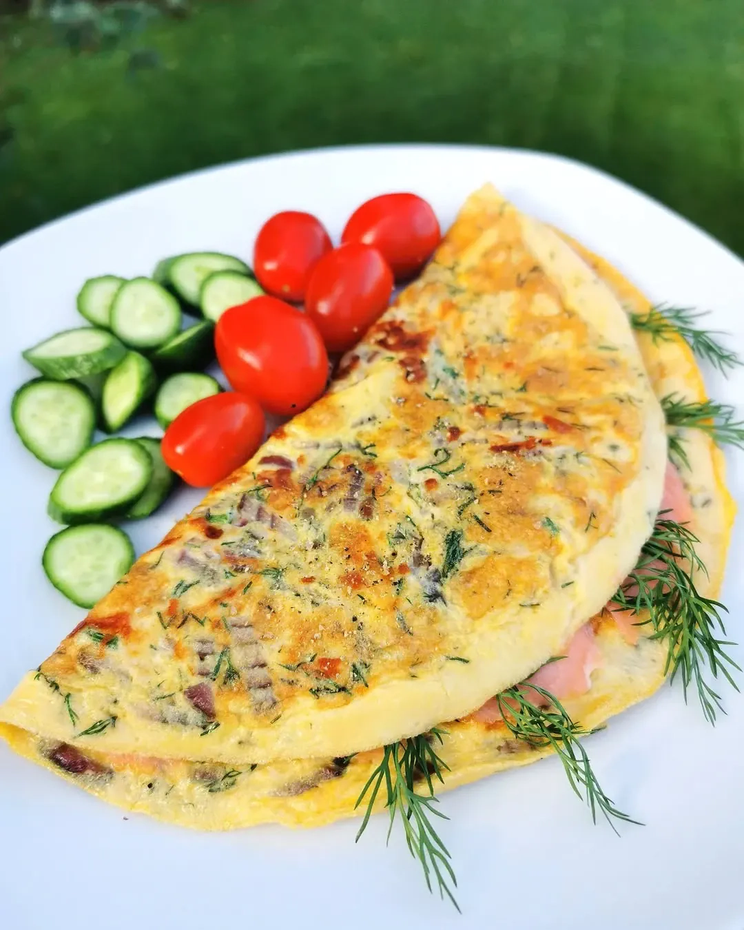 Omletas su sūdyta lašiša ir pienu