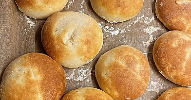 Nerealiai minkštos mielinės varškės bandelės