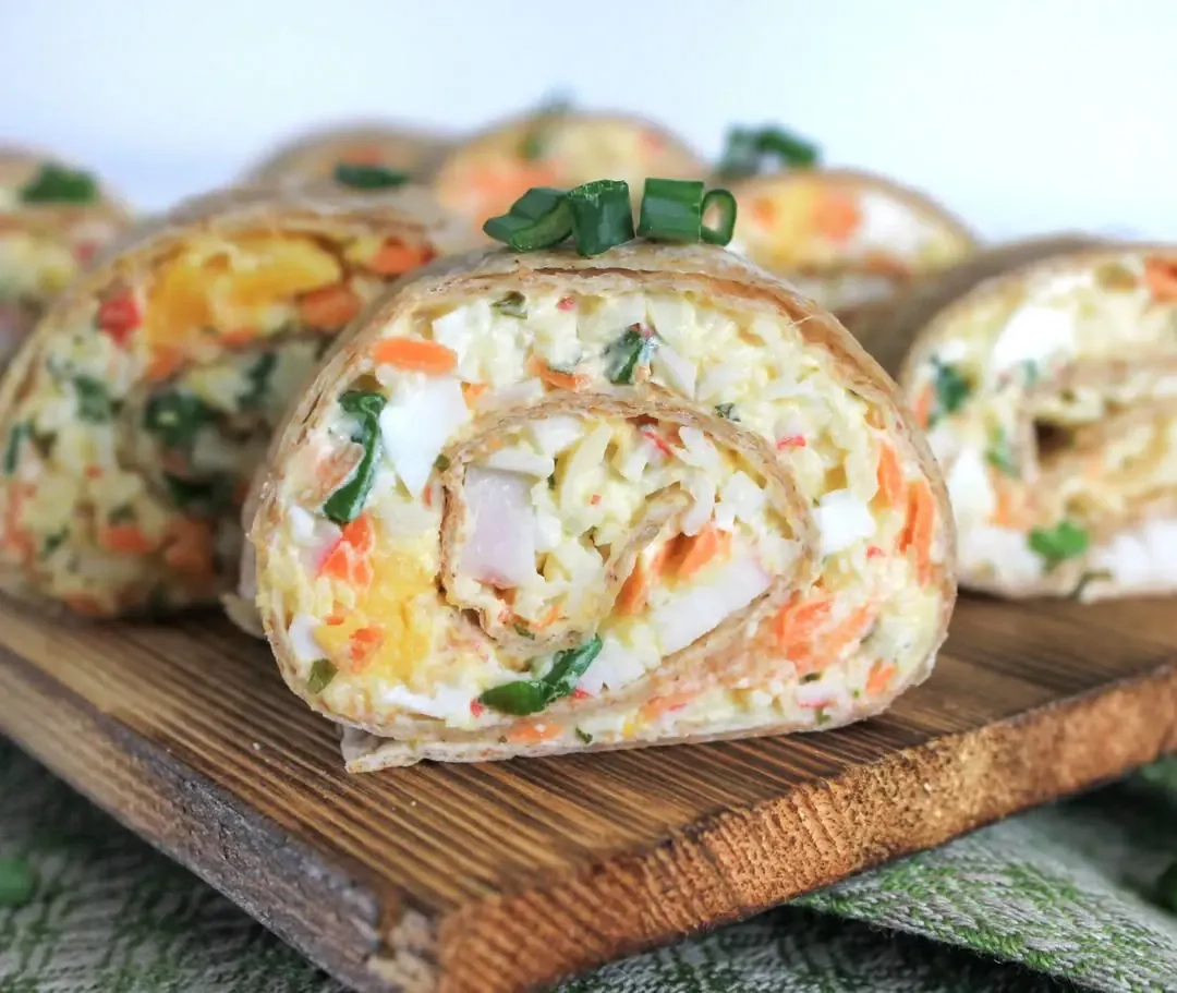 Kiaušinių ir krabų lazdelių užtepėlė su sūriu