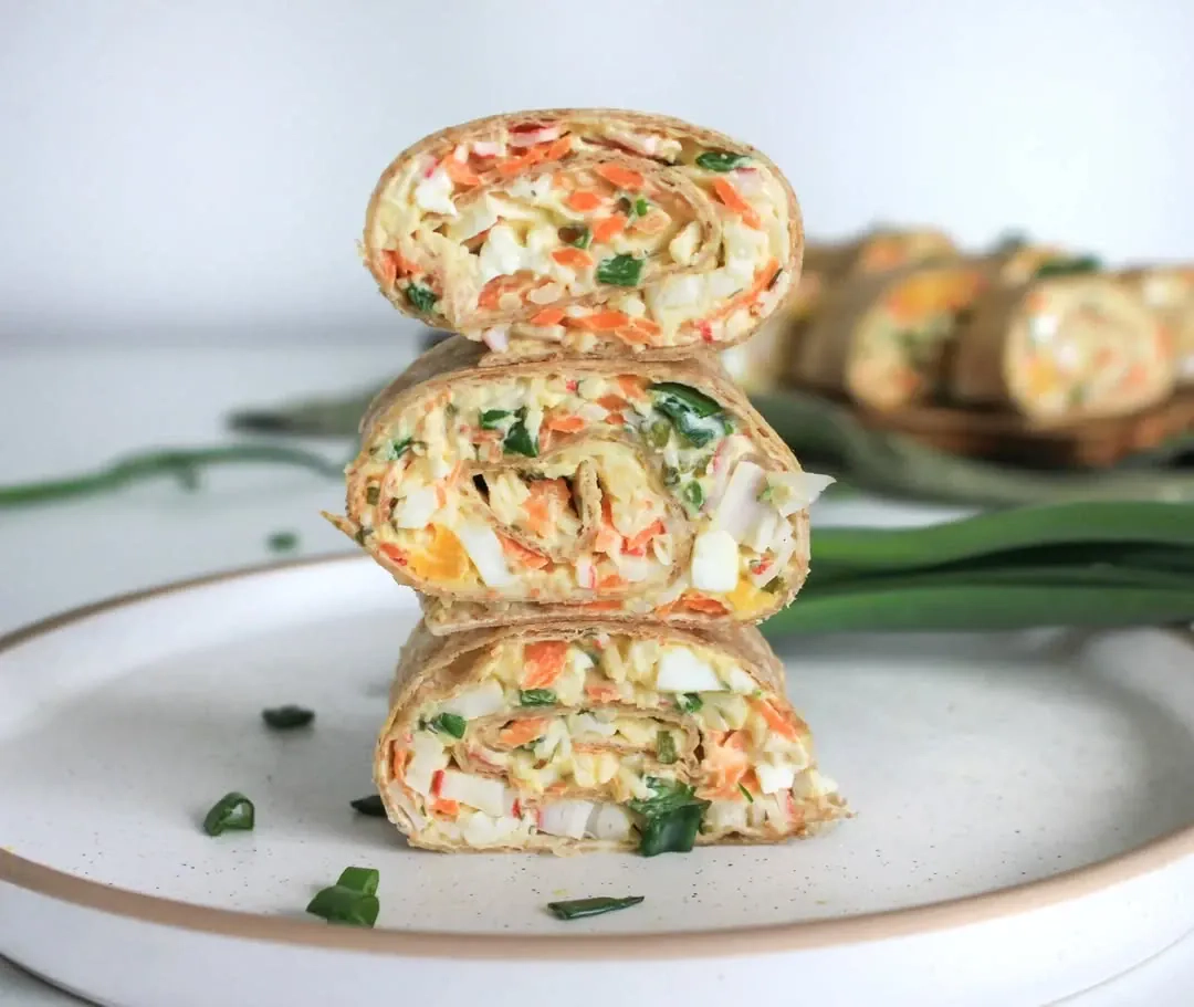 Kiaušinių ir krabų lazdelių užtepėlė su sūriu