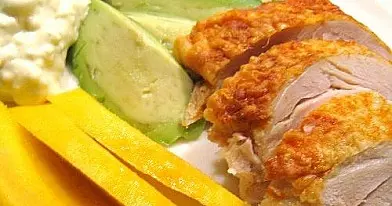 Vištienos užkandėlė su avokadu ir mangu