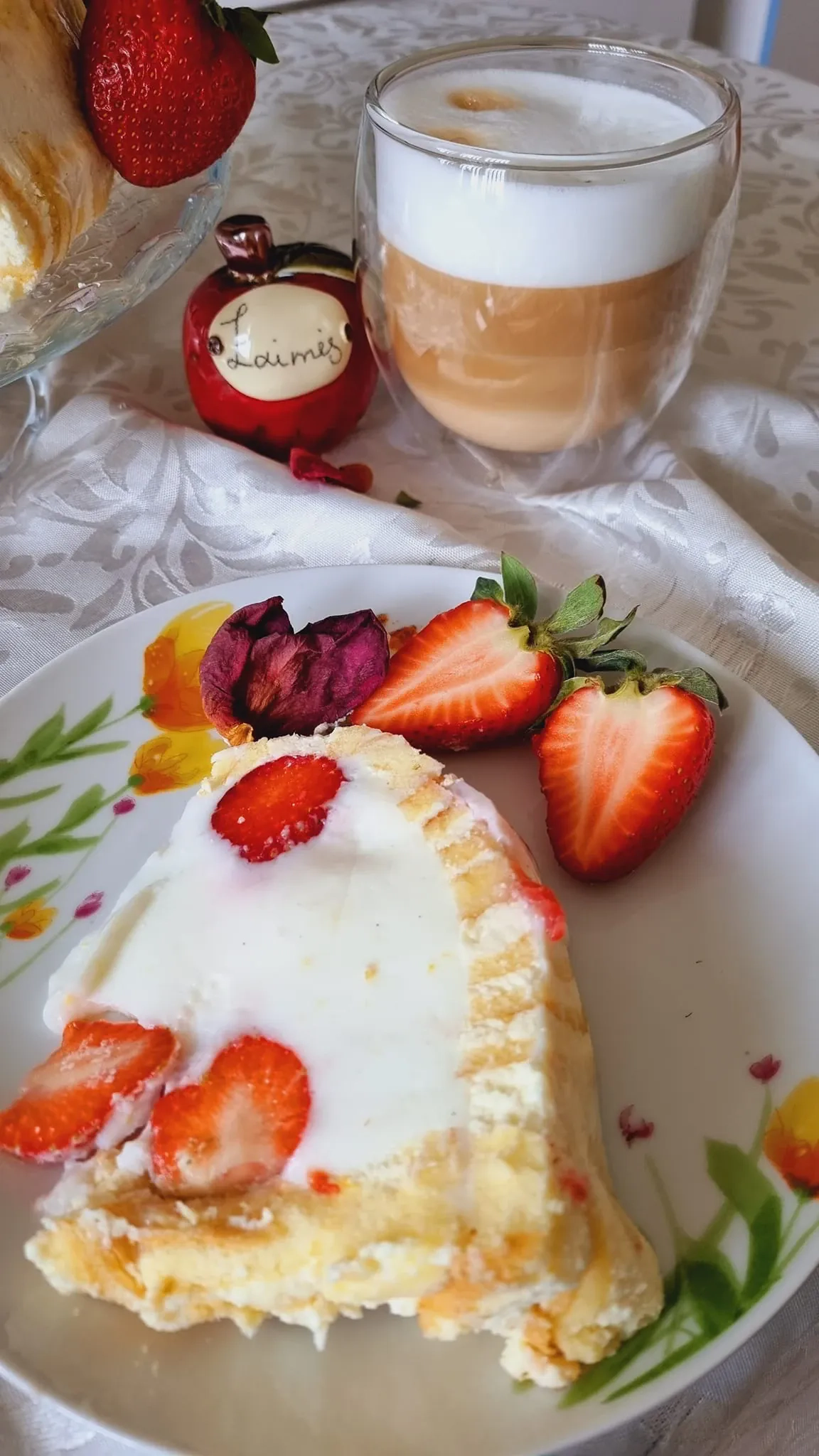 Kuršėnų vyniotinio tortas su braškėmis pagal Beatą