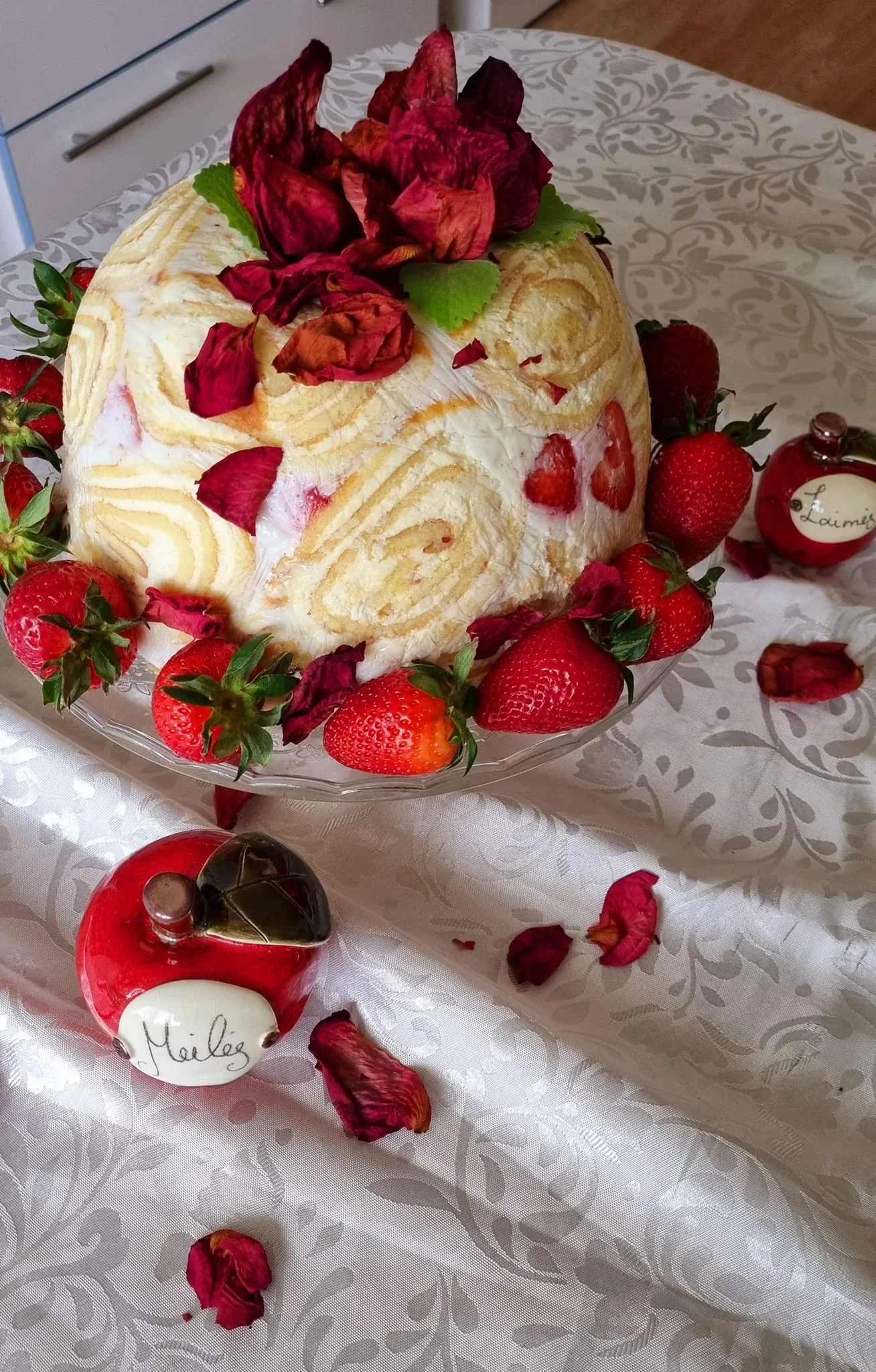 Kuršėnų vyniotinio tortas su braškėmis pagal Beatą