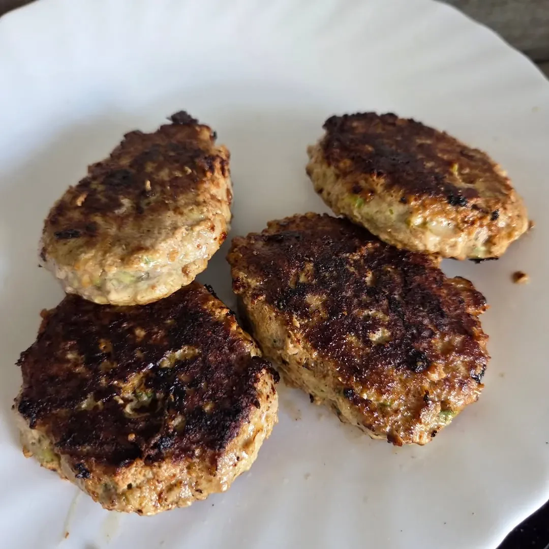 Sveikesni kalakutienos kotletukai su cukinija