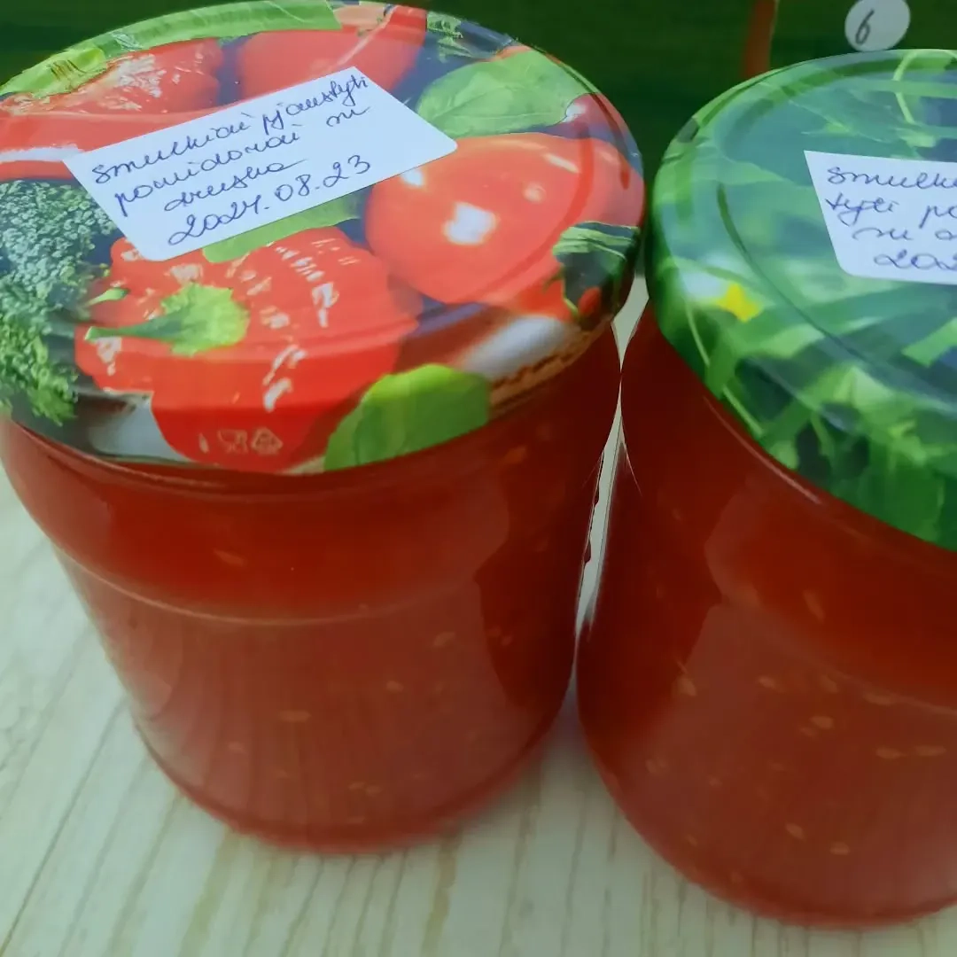 Konservuoti pomidorai savo sultyse su druska (be cukraus)