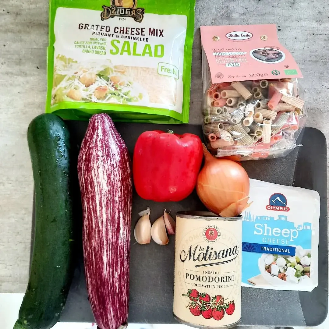 Prancūziško daržovių troškinio užkepėlė su makaronais