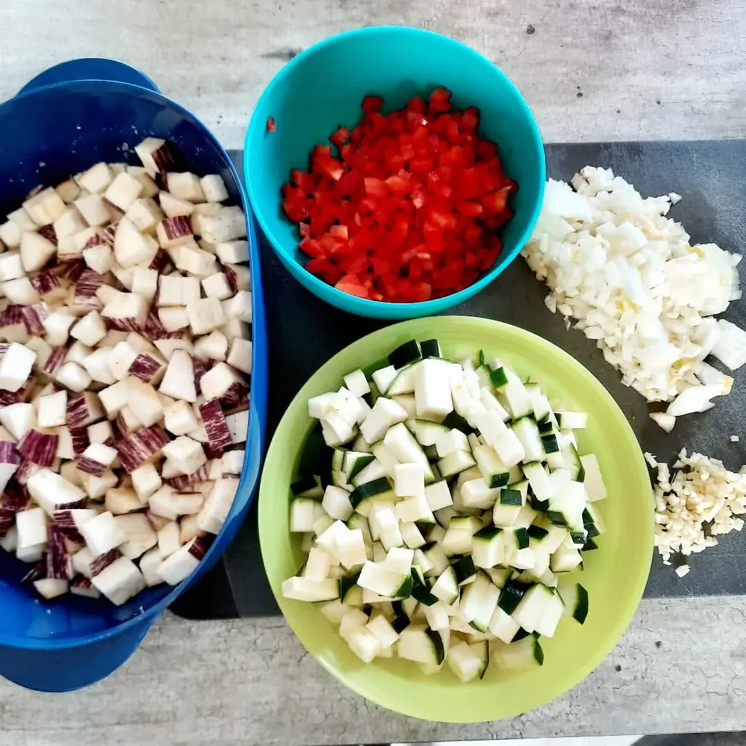 Prancūziško daržovių troškinio užkepėlė su makaronais