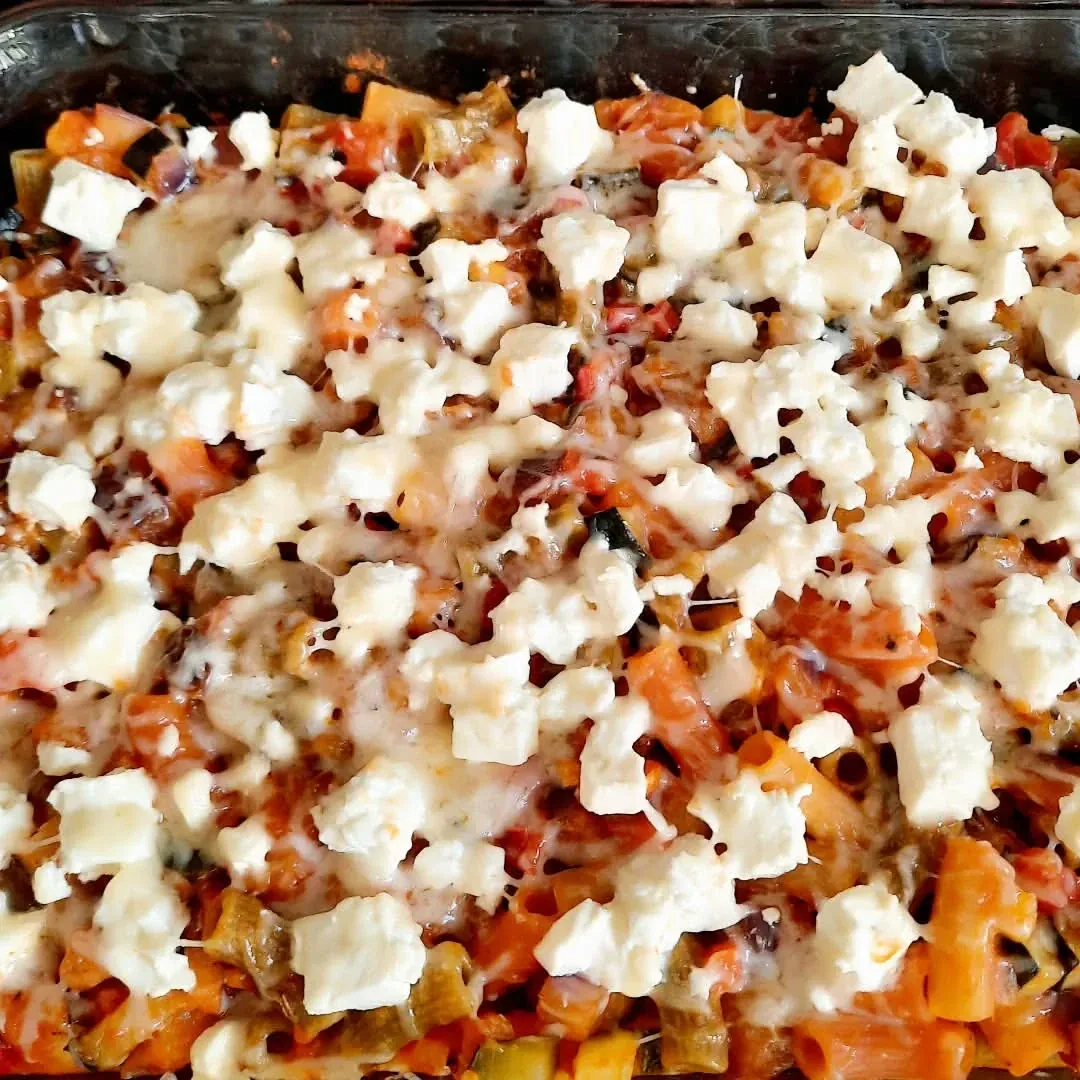 Prancūziško daržovių troškinio užkepėlė su makaronais