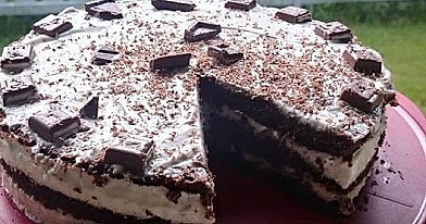 Šokoladinis tortas su varškės ir jogurto pertepimu