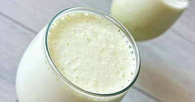 Zumo digestivo natural con jengibre, piña y aloe vera