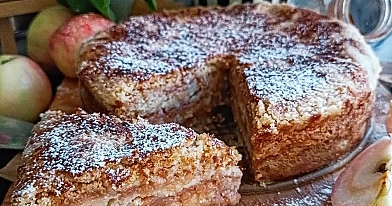 Kārtainā ābolu beramkūka bez mīklas mīcīšanas