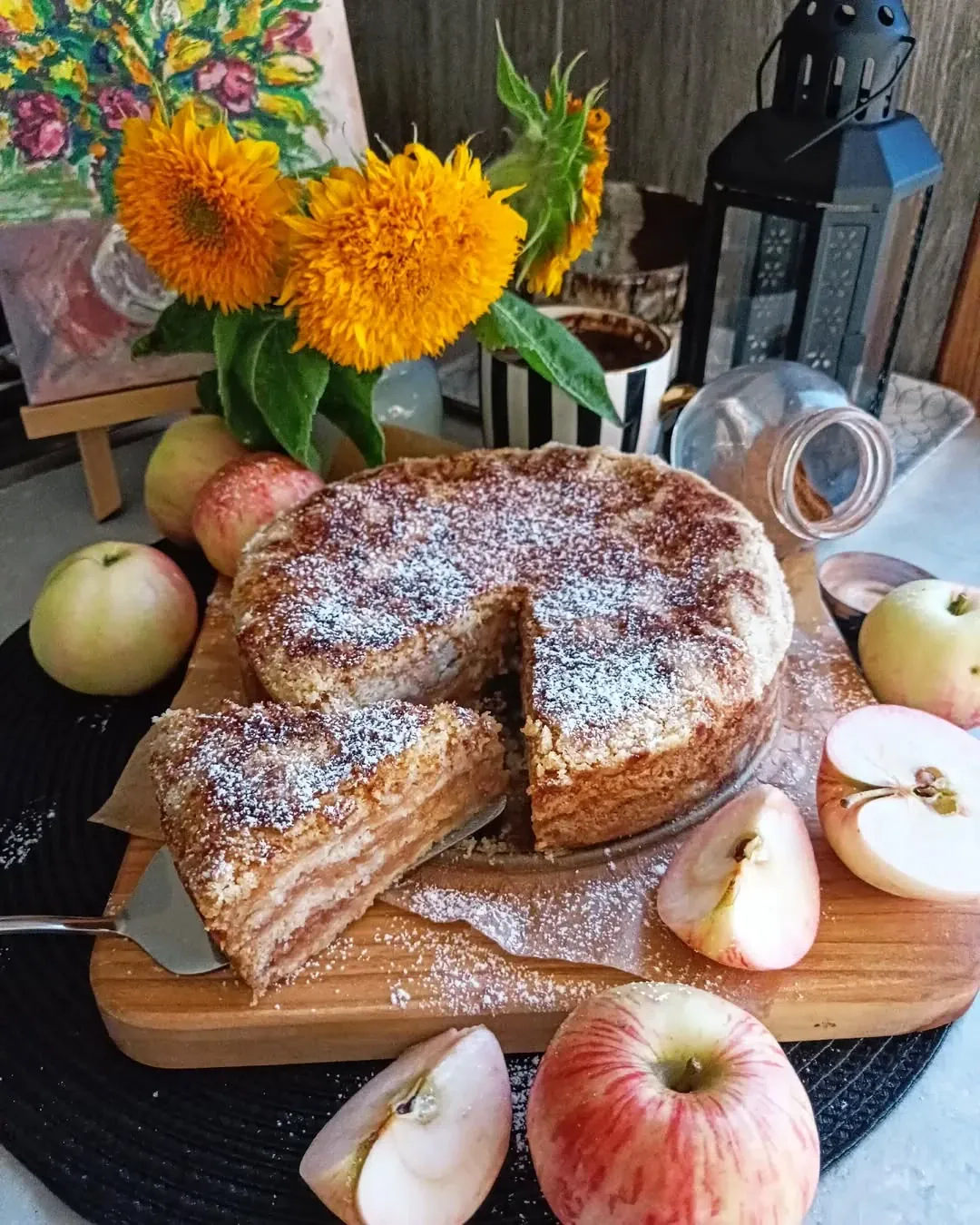 Kārtainā ābolu beramkūka bez mīklas mīcīšanas