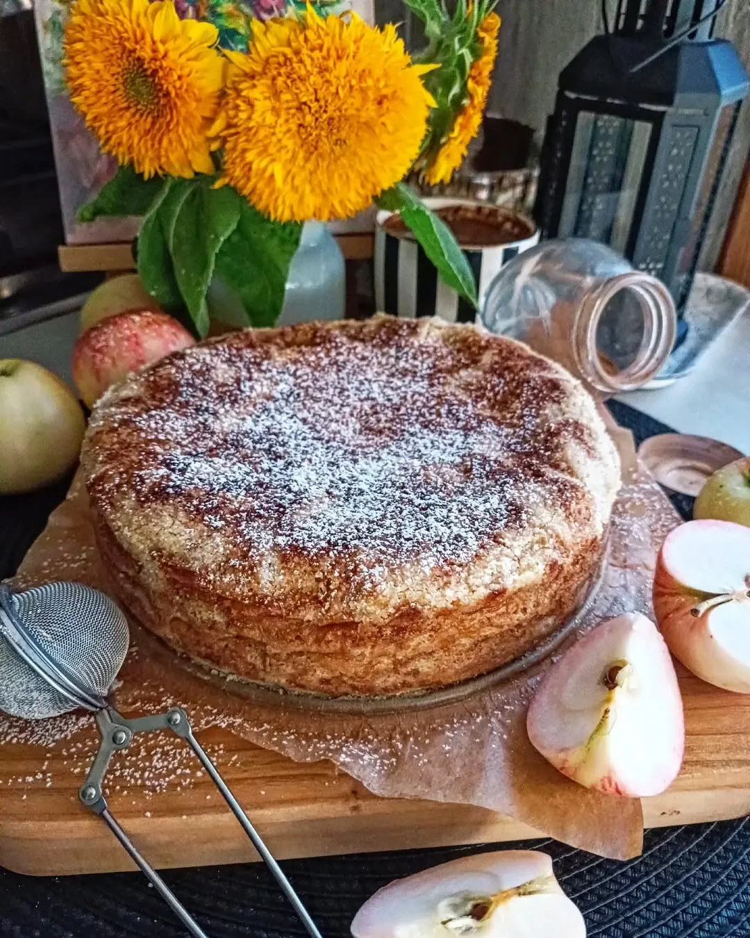 Kārtainā ābolu beramkūka bez mīklas mīcīšanas