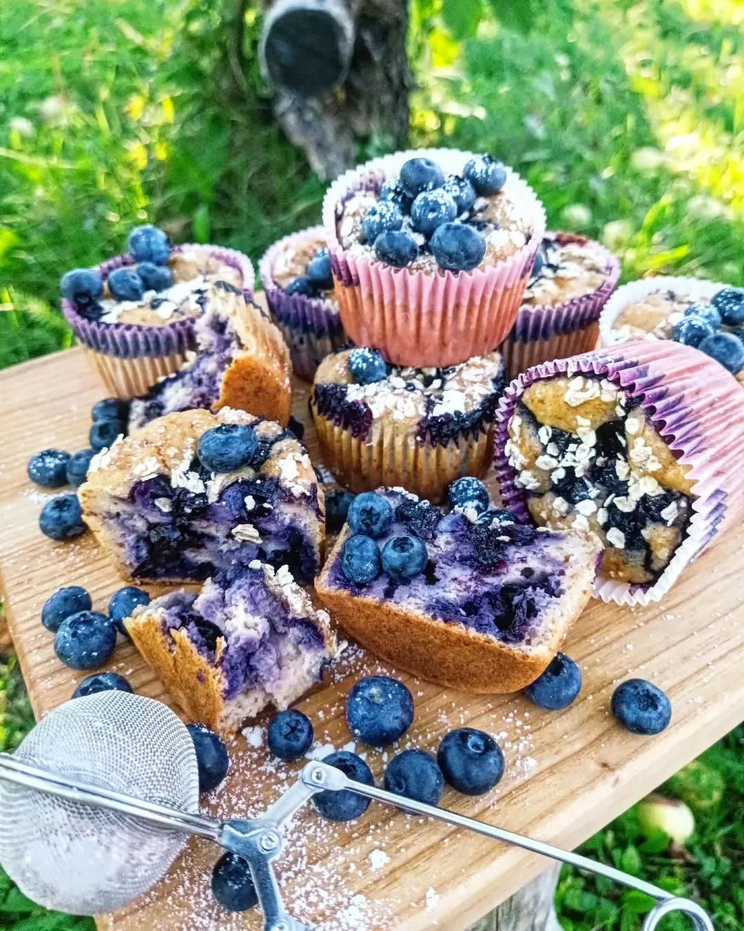 Sulīgi melleņu kēksiņi ar banāniem un skābo krējumu