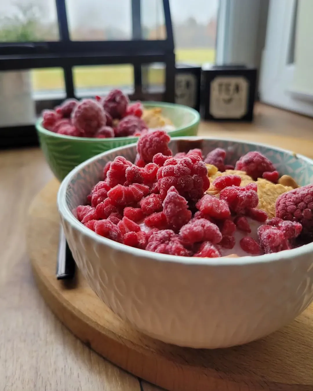 Szybki fit deser proteinowy z serkiem i malinami