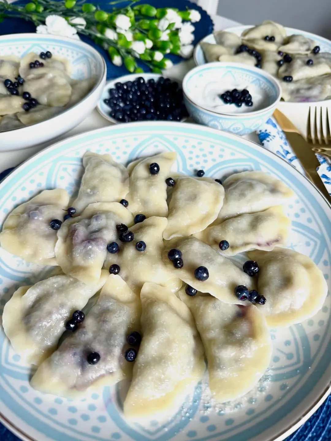 Najlepsze pierogi z jagodami na maśle