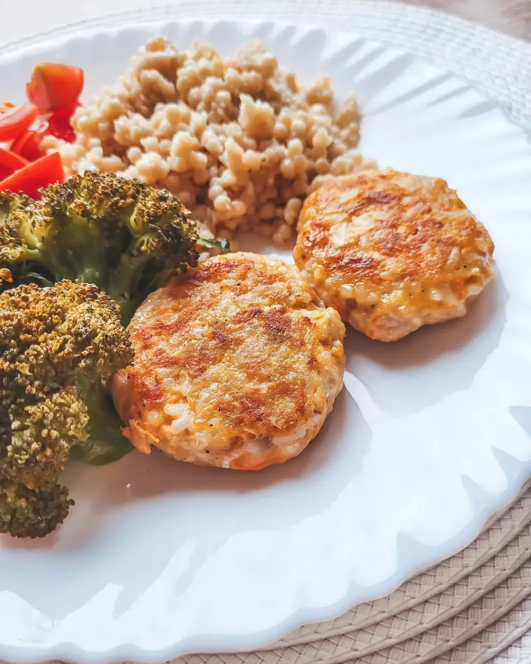 Vištienos kotletai su ryžiais ir morkomis