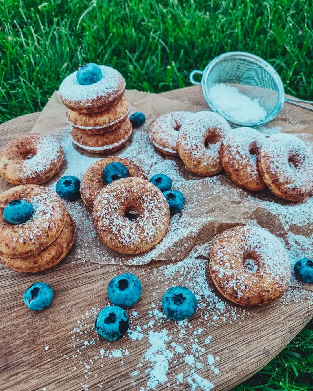 Sveikesnės varškės spurgytės su graišku jogurtu, be aliejaus kepimo