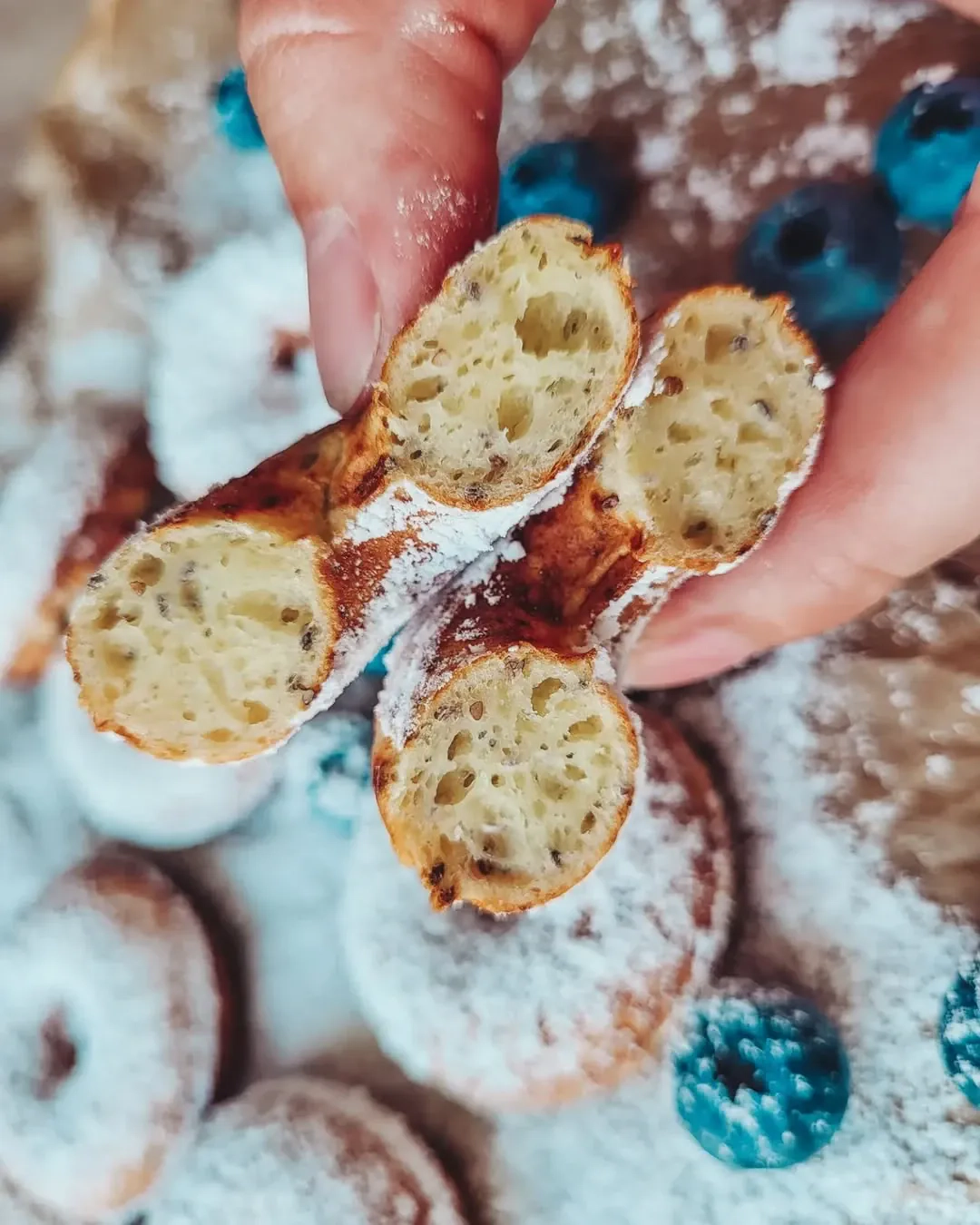 Sveikesnės varškės spurgytės su graišku jogurtu, be aliejaus kepimo