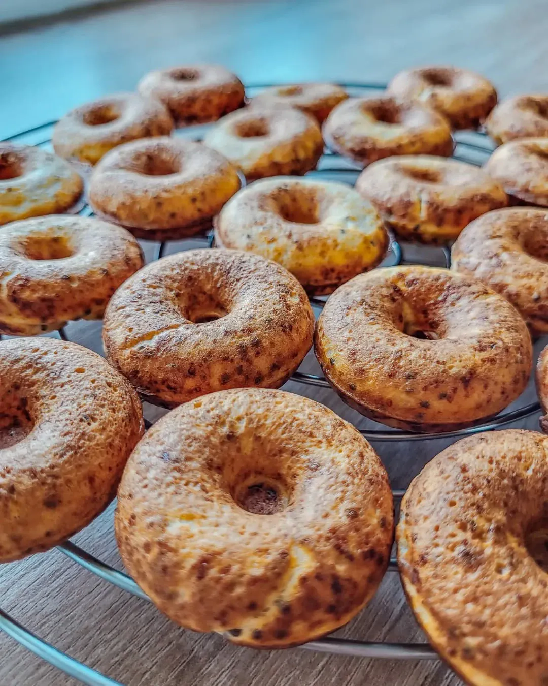 Sveikesnės varškės spurgytės su graišku jogurtu, be aliejaus kepimo