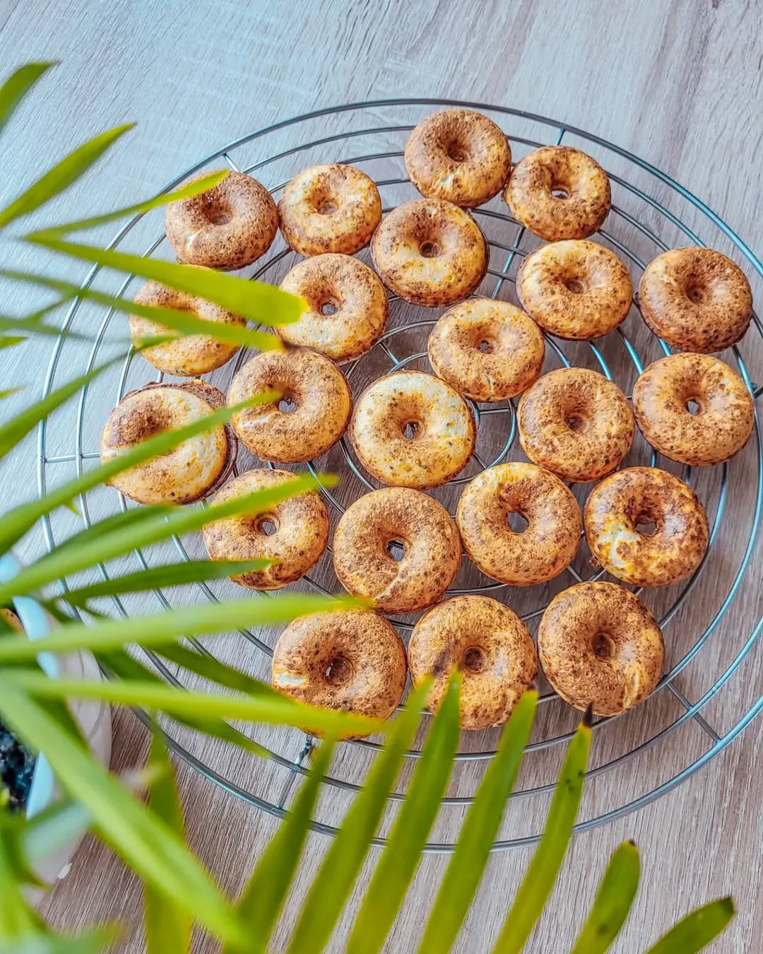 Sveikesnės varškės spurgytės su graišku jogurtu, be aliejaus kepimo