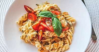 Makaronai su lašiša, brokoliais ir grietinėle
