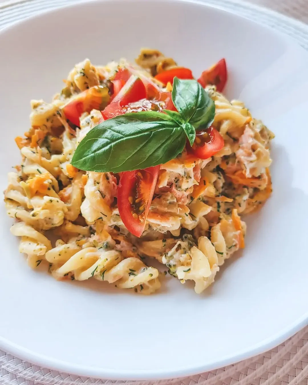 Makaronai su lašiša, brokoliais ir grietinėle