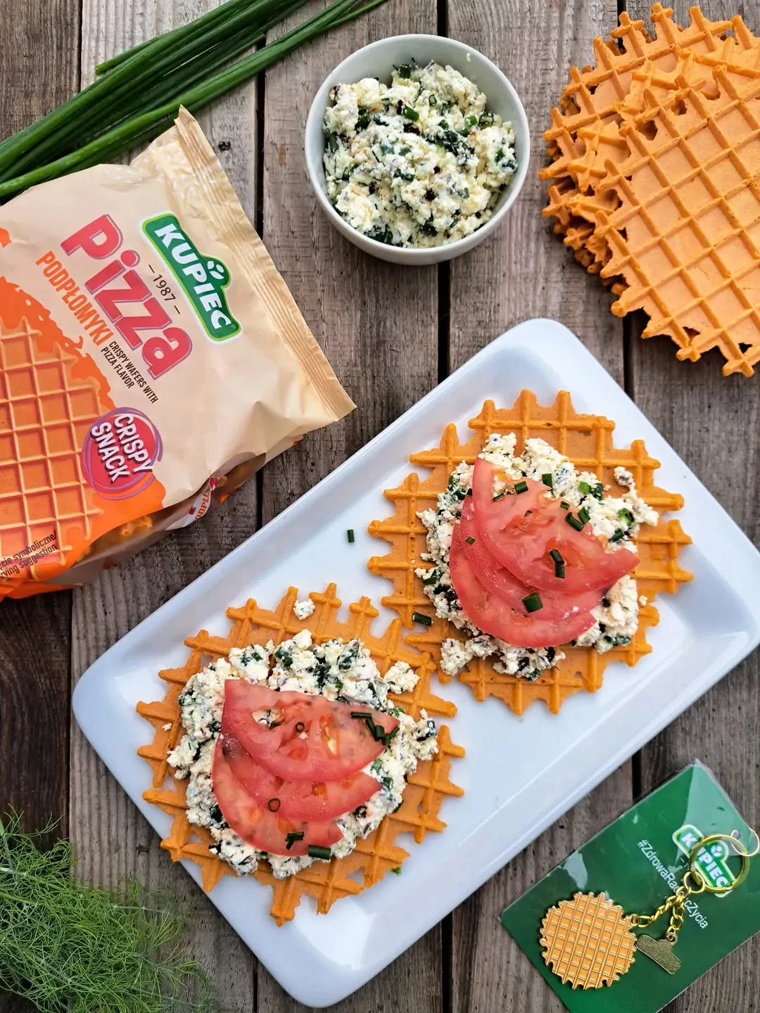 Pasta twarogowa z suszonymi pomidorami na podpłomykach pizzowych