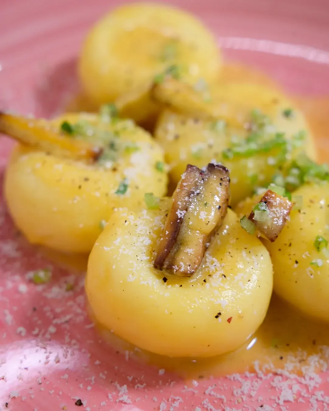 Kluski śląskie z sosem carbonara i tofu