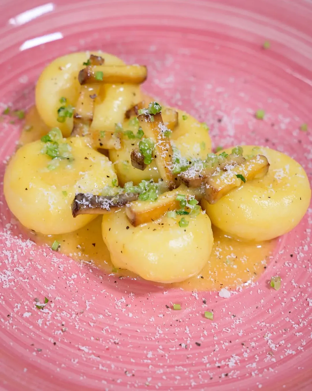 Kluski śląskie z sosem carbonara i tofu