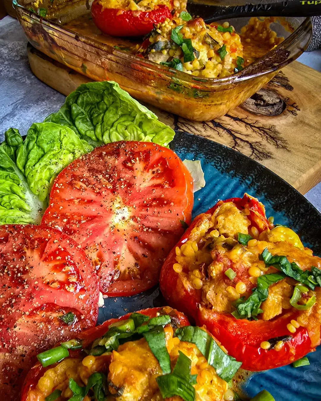 Faszerowana papryka z kurczakiem i kaszą kuskus